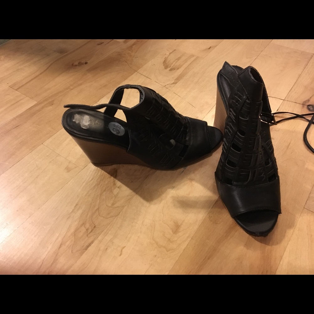 Heels - Picture 5 of 8